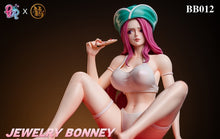 Load image into Gallery viewer, Jewerly Bonney Nude Figure / Statue
